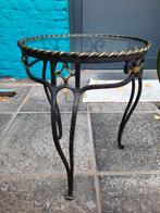 Smeedijzeren bijzettafel met glazen blad, Huis en Inrichting, Ophalen, Gebruikt, Rond, Minder dan 45 cm