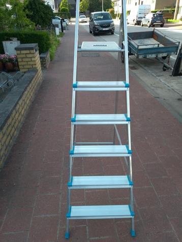 ladder - 6 treden - zogoed als nieuw beschikbaar voor biedingen