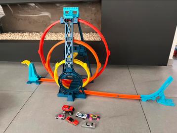 Race baan met auto’s hotwheel beschikbaar voor biedingen