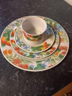 assiettes et tasse, Maison & Meubles, Tasse(s) et/ou soucoupe(s), Utilisé, Enlèvement ou Envoi