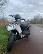 Aprilia sr 50 motard, Fietsen en Brommers, Ophalen, Tweetakt, Gebruikt, SR 50