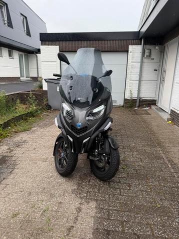 Piaggio MP3 530 exlusive 2025 beschikbaar voor biedingen