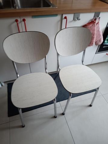 Set van 2 formica stoelen in goede staat  beschikbaar voor biedingen