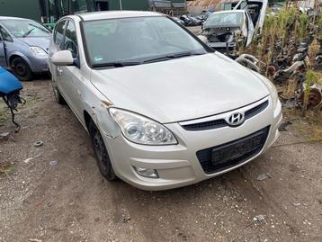 Voorbumper van een Hyundai I30 (QU) beschikbaar voor biedingen