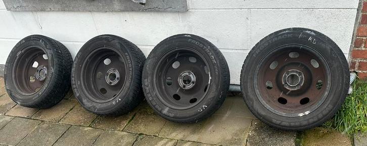 À VENDRE – Pneus hiver Minerva montés sur jantes en tôle, Auto-onderdelen, Banden en Velgen, Banden en Velgen, Winterbanden, 16 inch