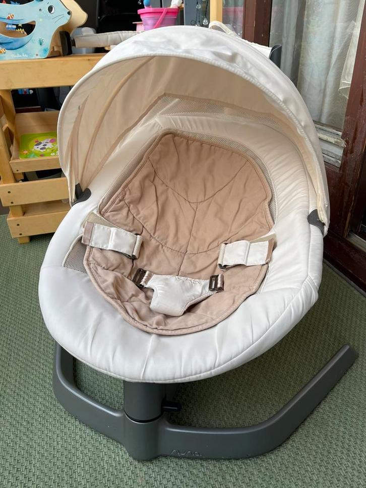 Nuna Leaf (eerste model) – Crème Beige – Met accessoires, Kinderen en Baby's, Wipstoeltjes, Zo goed als nieuw, Schommelstoel, Overige merken
