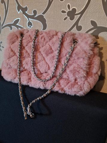 Zachte Roze teddy handtas met zilver kleurige ketting beschikbaar voor biedingen