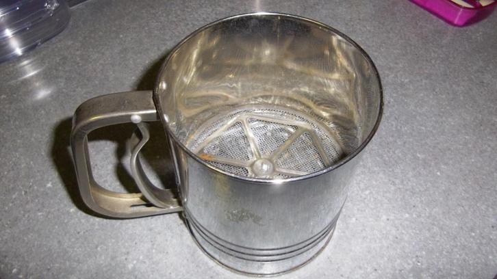 Bloemsuiker Molen (meel, cacao enz., Huis en Inrichting, Keuken | Potten en Pannen, Zo goed als nieuw, Inox, Ophalen of Verzenden