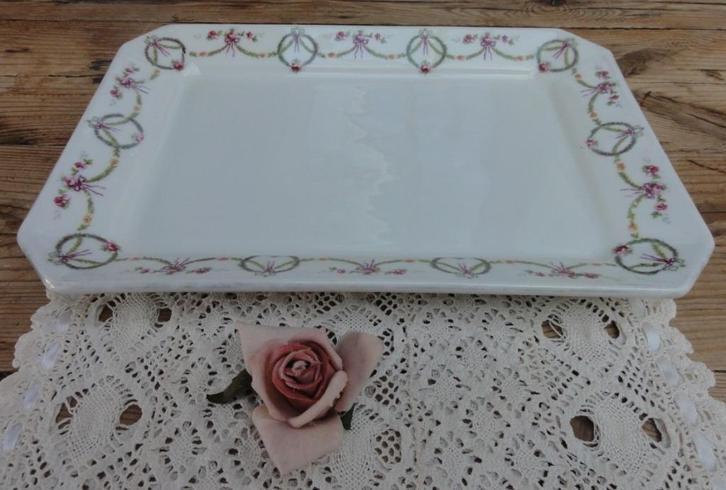 Mooie oude Franse vlees schaal, guirlandes met roze roosjes, Antiek en Kunst, Antiek | Servies los, Ophalen of Verzenden