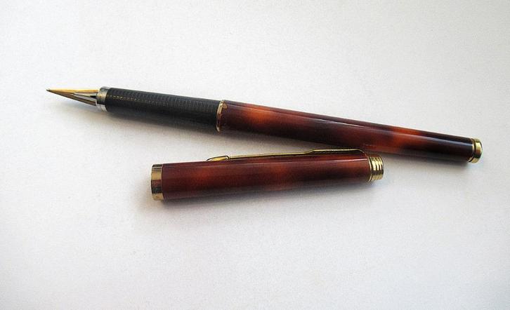 Vintage Parker 180 Lak Jasper Red vulpen, France van de 79., Verzamelen, Pennenverzamelingen, Vulpen, Parker, Ophalen of Verzenden