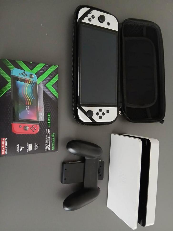Switch Oled Blanc, Consoles de jeu & Jeux vidéo, Consoles de jeu | Nintendo Switch, Comme neuf, Switch OLED, Avec 2 manettes
