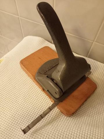 SOENNECKEN 45 vintage perforator beschikbaar voor biedingen