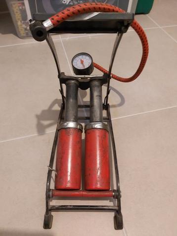 Pomp voor auto of fiets beschikbaar voor biedingen