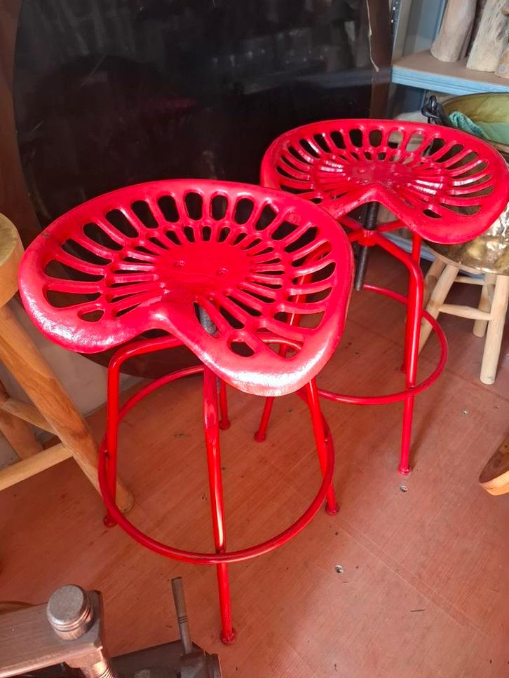 2 metalen krukjes met decoratieve tractor stoeltje!TOP, Huis en Inrichting, Krukjes, Ophalen
