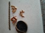 Set kostuum en vintage sieraden, Handtassen en Accessoires, Oorbellen, Ophalen, Zo goed als nieuw, Goud, Goud