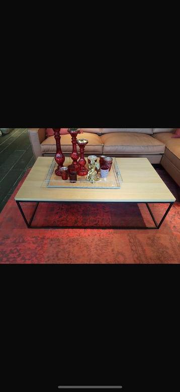 Nieuwe houten salontafel - nog in verpakking beschikbaar voor biedingen