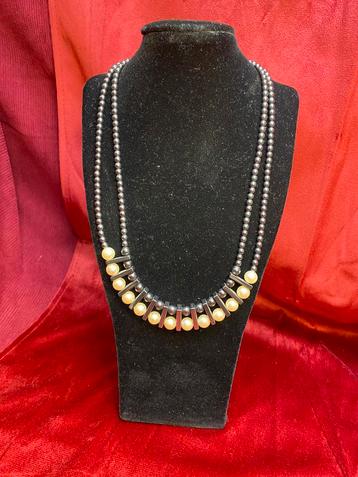 Zwarte Onyx Ketting met Gouden Accenten beschikbaar voor biedingen