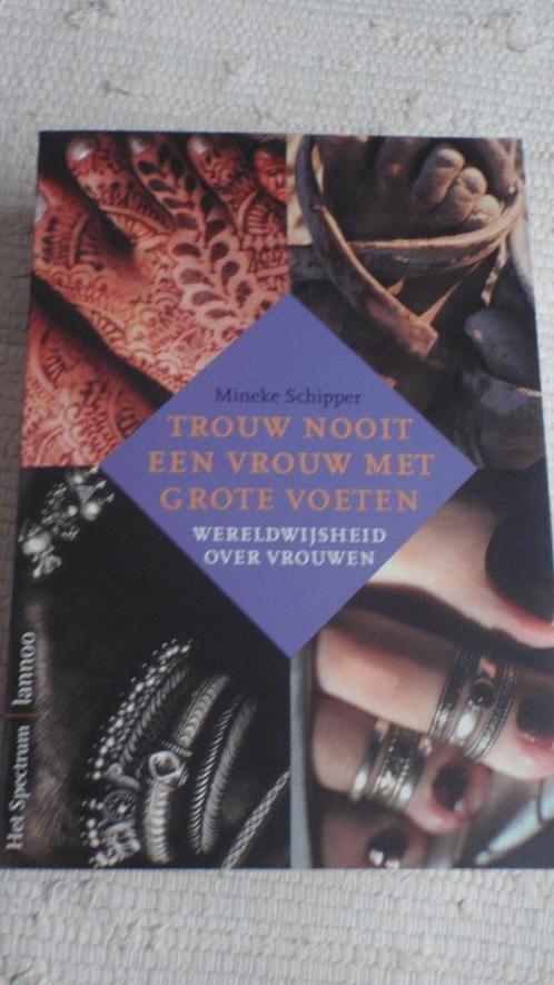 Trouw nooit een vrouw met grote voeten - Mineke Schipper, Boeken, Psychologie, Zo goed als nieuw, Ophalen