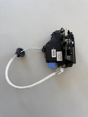 Porsche 955.531.015.00 deurslot links  beschikbaar voor biedingen