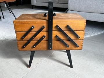 Mid century vintage houten naaikoffertje  beschikbaar voor biedingen