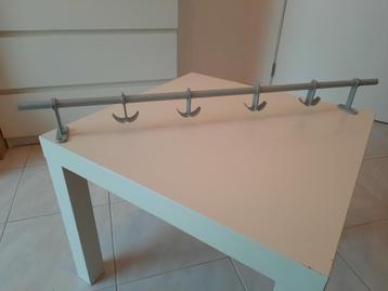 Kapstok met 4 dubbele, verschuifbare haakjes. beschikbaar voor biedingen