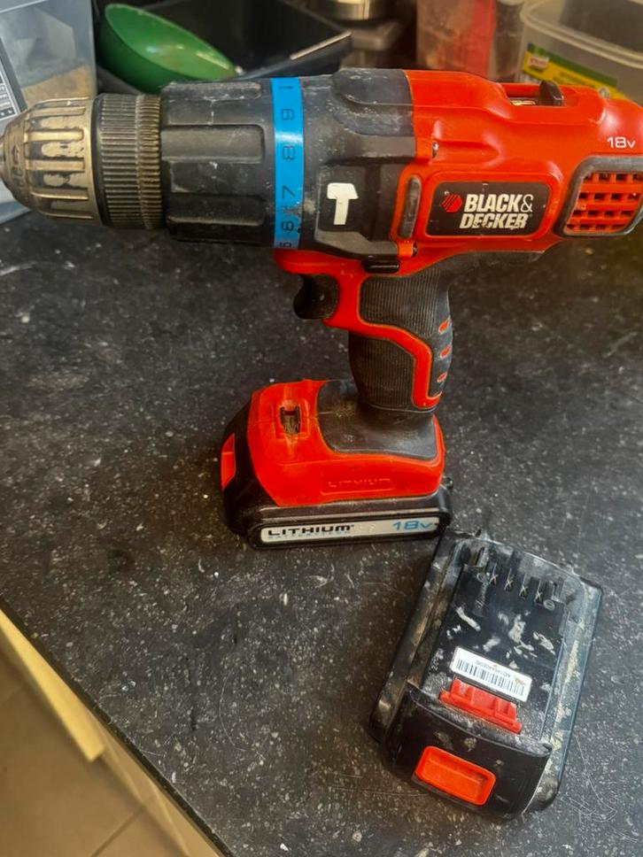 Schroevendraaier black en decker met 2 batterijen., Bricolage & Construction, Outillage | Outillage à main, Utilisé, Enlèvement