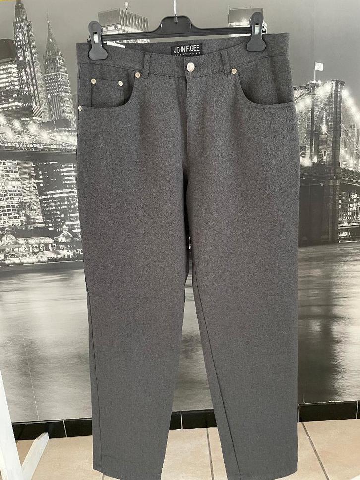 grijze lange broek - merk John F. Gee - 42, Kleding | Dames, Broeken en Pantalons, Zo goed als nieuw, Maat 42/44 (L), Grijs, Lang