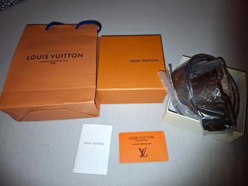 Ceinture neuve. Véritable cuir. MIXTE. Marque LOUIS VUITTON.