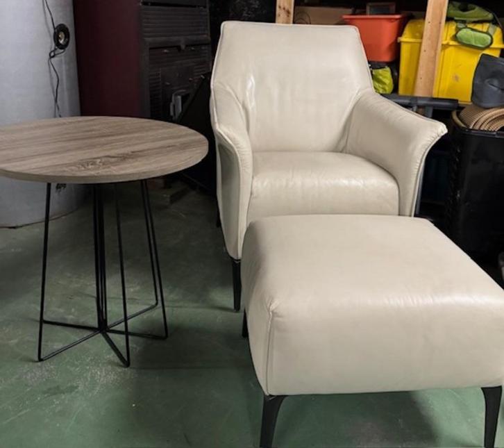 Lederen eenzit met bijhorende poef en bijzettafel, Huis en Inrichting, Fauteuils, Gebruikt, Hout, Leer, Metaal, 50 tot 75 cm, Minder dan 75 cm