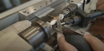 GEZOCHT hout draaibank (evt. met CNC-optie) voor dobberbouw beschikbaar voor biedingen