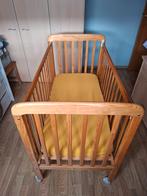 Houten babybed op wielen, Ophalen, Gebruikt, Ledikant