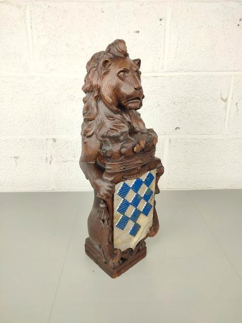 Antieke leeuw met wapenschild, Antiek en Kunst, Kunst | Beelden en Houtsnijwerken, Ophalen of Verzenden