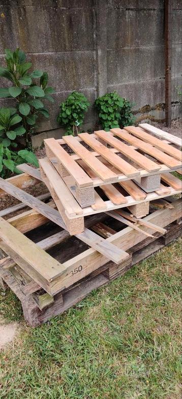 Gratis houten palletten beschikbaar voor biedingen