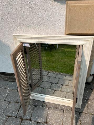 Te koop spiegel beschikbaar voor biedingen