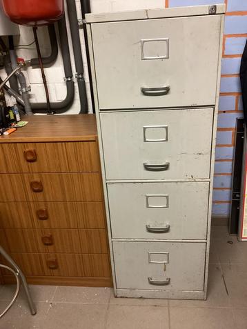 Metalen Industriele ladekast 47cm breed 63 diep 1.32 hoog beschikbaar voor biedingen