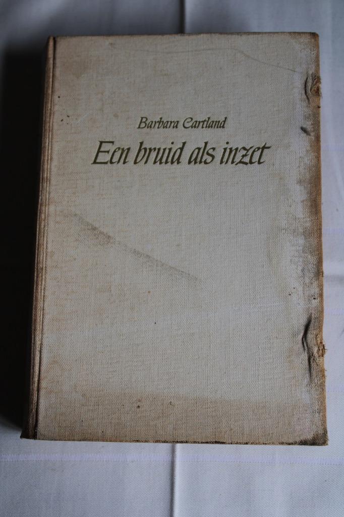 Barbara Cartland - Een bruid als inzet ( oud boek), Boeken, Romans, Gelezen, Nederland, Ophalen of Verzenden