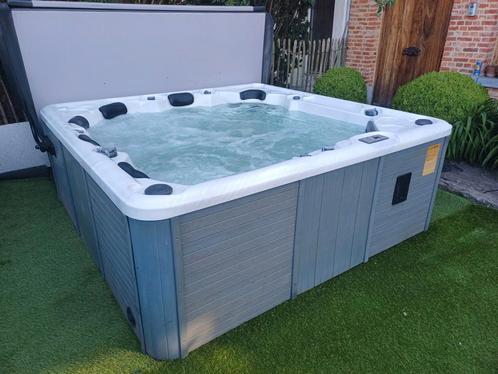 Bubbelkoning jacuzzi, Tuin en Terras, Bubbelbaden en Hottubs, Zo goed als nieuw, Pomp, Ophalen