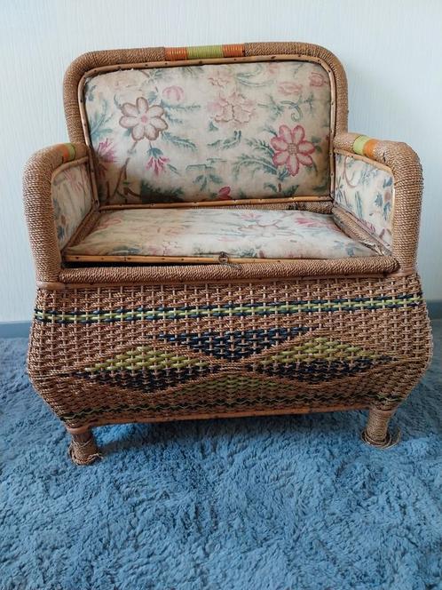 vintage opbergstoeltje rotan, Antiek en Kunst, Antiek | Meubels | Stoelen en Sofa's, Ophalen