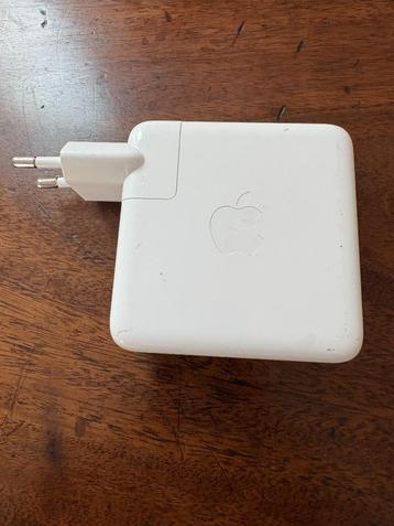 Apple USB-C Power Adapter 61W beschikbaar voor biedingen