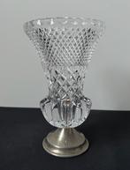 Heel mooi Kristallen Vaasje op metalen voet, Antiek en Kunst, Antiek | Glaswerk en Kristal, Ophalen of Verzenden