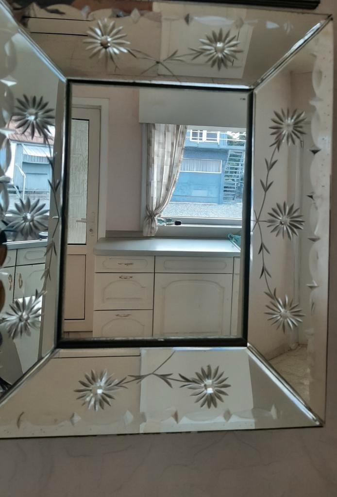 Vintage spiegel met geslepen bloemenmotief, Huis en Inrichting, Woonaccessoires | Spiegels, Gebruikt, Ophalen