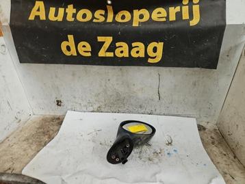 Buitenspiegel rechts van een Mini Cooper beschikbaar voor biedingen