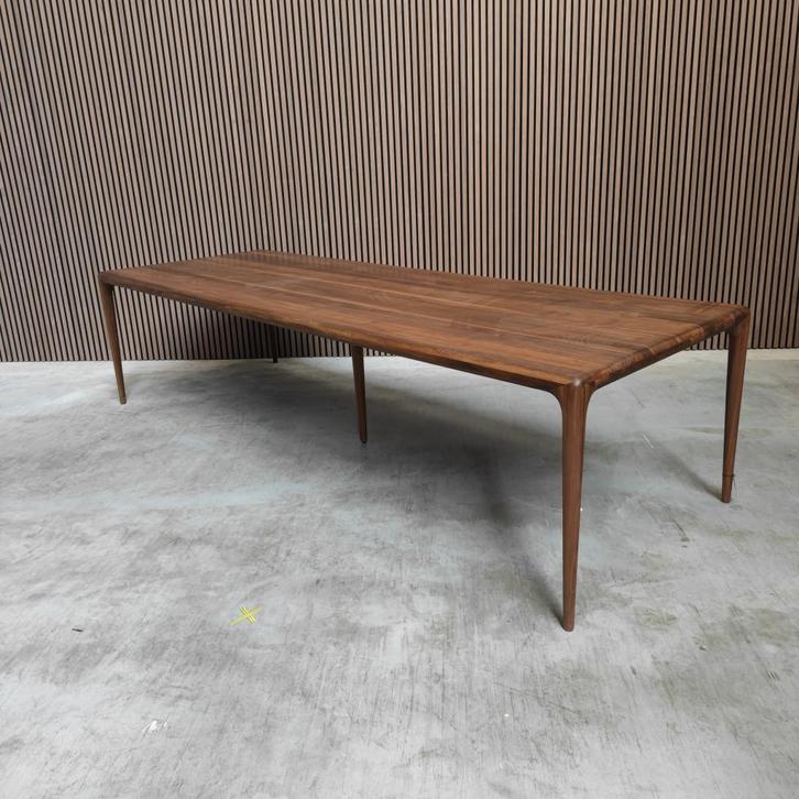 Artisan Latus Eettafel in Amerikaans Walnoot (3 meter), Antiek en Kunst, Antiek | Meubels | Stoelen en Sofa's, Ophalen of Verzenden