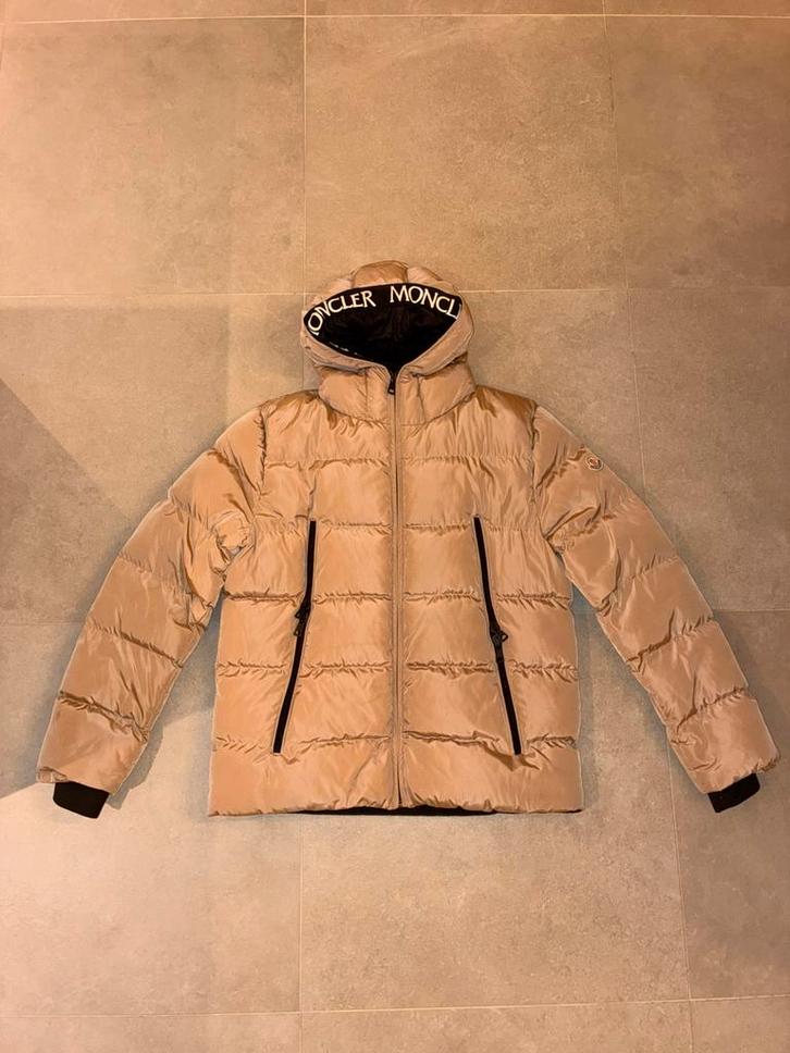 Moncler jas maat L, Kleding | Heren, Jassen | Winter, Zo goed als nieuw, Maat 52/54 (L), Beige, Ophalen