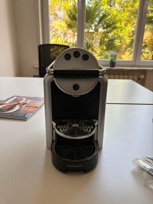 Machine à café Nespresso pro Genius, Elektronische apparatuur, Koffiemachine-accessoires, Gebruikt, Ophalen