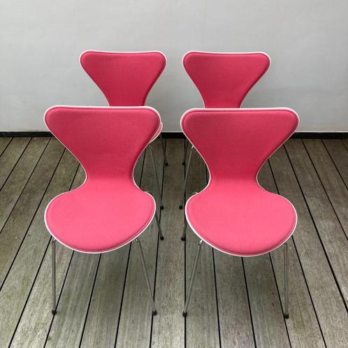 4 chaises série 7 de Arne Jacobsen pour Fritz Hansen, Antiek en Kunst, Antiek | Meubels | Stoelen en Sofa's, Ophalen