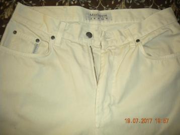 Jeansbroek beschikbaar voor biedingen