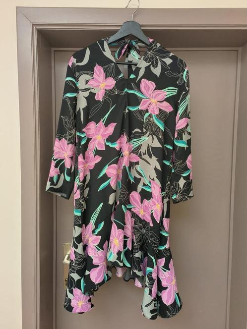 Zwart jurkje met bloemetjesmotief (maatje 36), Kleding | Dames, Jurken, Zo goed als nieuw, Maat 36 (S), Zwart, Knielengte, Ophalen