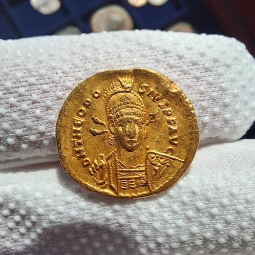 Theodosius II. (402-450). Romeinse Rijk. Solidus., Postzegels en Munten, Munten | Europa | Niet-Euromunten, Losse munt, Goud, Ophalen of Verzenden