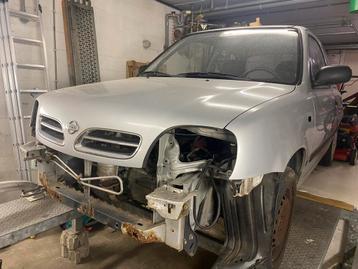 Motorkap beschikbaar voor biedingen